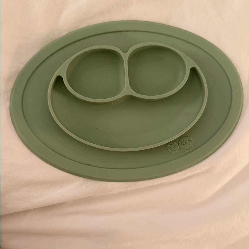 EZPZ Green Silicone Suction Plate